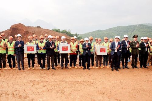 Bí thư Tỉnh ủy kiểm tra tiến độ thi công xây dựng Trường Phổ thông nội trú liên cấp Tiểu học và THCS Khổng Lào