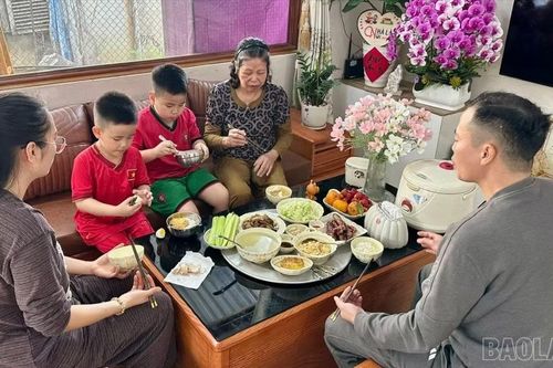 Giữ 'lửa' hạnh phúc gia đình trong nhịp sống hiện đại