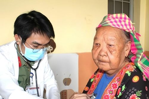 Những 'chiến sĩ áo trắng' tận tụy với Nhân dân