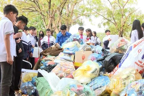Đổi giấy lấy cây - Lan tỏa lối sống xanh từ trường học