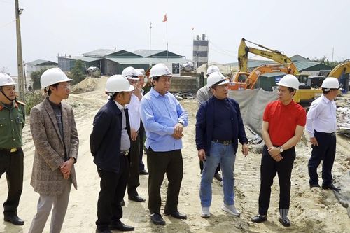 Đồng chí Giám đốc Công an tỉnh kiểm tra tiến độ xây dựng Trường Phổ thông Nội trú liên cấp tại Xín Mần