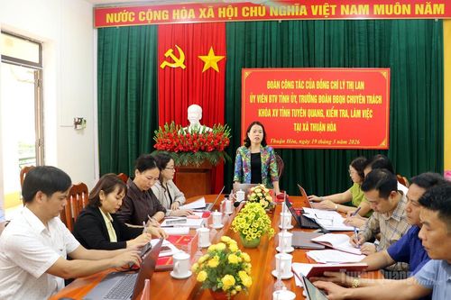 Đồng chí Lý Thị Lan, Ủy viên Ban Thường vụ Tỉnh ủy, Trưởng đoàn ĐBQH chuyên trách khóa XV tỉnh làm việc với Đảng ủy xã Thuận Hòa