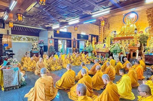 Chư Tăng trên địa bàn 12 phường Bố-tát chung tại tu viện Phước Minh (TP.HCM)