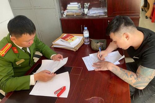 Cưỡng chế đối tượng cản trở thi hành công vụ tại cổng bệnh viện Nghệ An