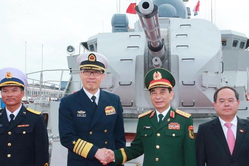 Bộ trưởng Bộ Quốc phòng Việt Nam và Trung Quốc dự Lễ khởi hành tuần tra liên hợp hải quân