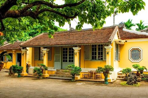 Ảnh hưởng Phật giáo trong không gian thờ Mẫu ở Huế