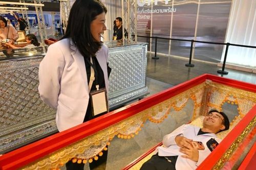 'Lễ hội cái chết' ở Thái Lan: Khi quán niệm vô thường trở thành nghệ thuật sống tỉnh thức