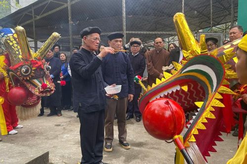 Khai quang mở mắt rồng Lễ hội tranh đầu pháo xã Quảng Uyên