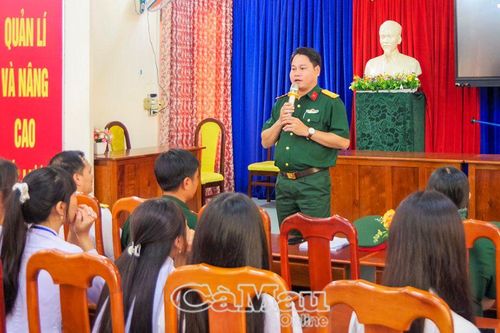 Học viện Hải quân tư vấn tuyển sinh cho học sinh THPT Cà Mau