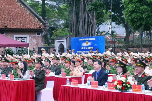 Tuyên dương 10 gương mặt trẻ Công an Thủ đô xuất sắc tiêu biểu năm 2025