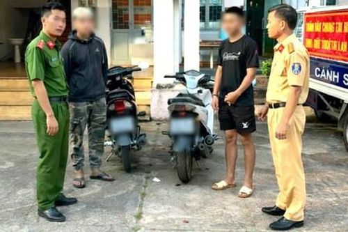 Xử phạt nhóm thanh thiếu niên cố tình vi phạm giao thông để quay clip nhằm 'câu view'