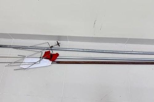 Bắt nhanh nhóm thanh niên mang hung khí đi giải quyết mâu thuẫn, đập phá nhà dân