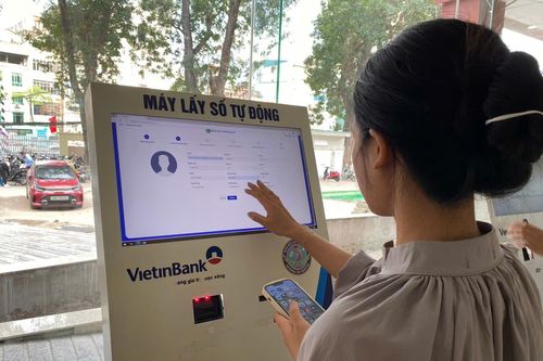 Ngỡ ngàng đi khám bệnh viện công tuyến đầu chỉ mất hơn một tiếng