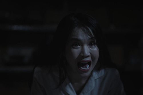 Ngọc Trinh gây sốc với hình ảnh lạ lẫm