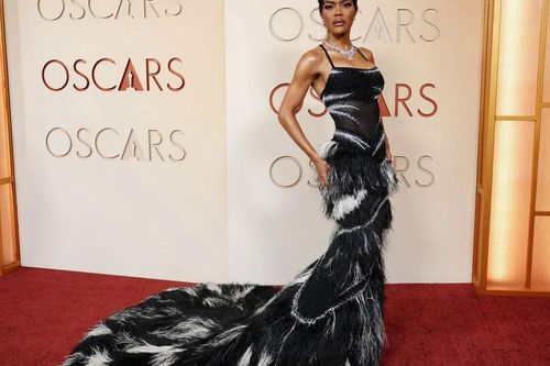 'Mỹ nhân quyến rũ nhất thế giới' Teyana Taylor nói gì sau khi làm 'náo loạn' Oscar 2026?