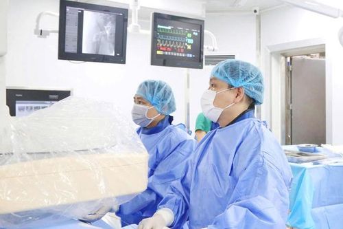 Bệnh nhân ở Ninh Bình vỡ u gan, được chuyển 200km đến Phú Thọ cấp cứu