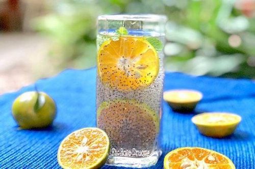 5 công thức nước 'giải độc' từ hạt chia