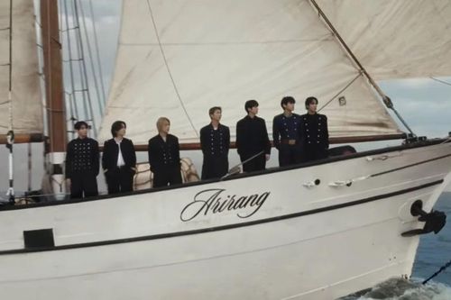 BTS vượt đại dương trở về với ARMY và 'thuyết âm mưu' ẩn giấu trong MV SWIM