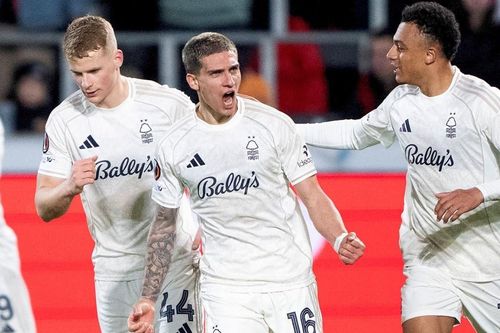 Nottingham Forest viết lại lịch sử sau 30 năm