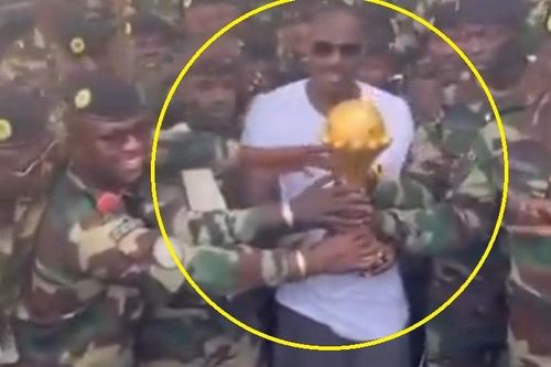 Senegal mang cúp vô địch châu Phi đến căn cứ quân sự