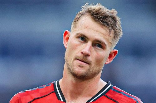 Carrick báo tin xấu về De Ligt