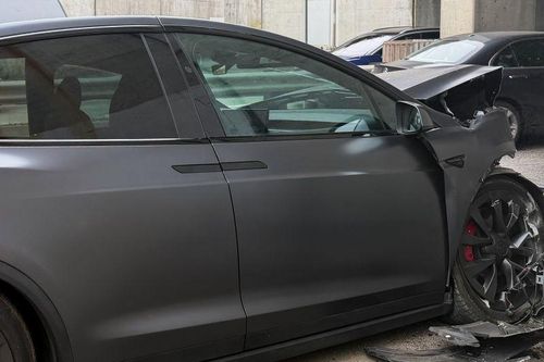 Tin tưởng AI quá mức, cựu Giám đốc Uber gặp tai nạn khi lái xe