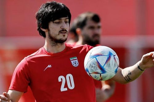 Tiền đạo Iran bị gạch tên vì chụp ảnh với lãnh đạo UAE