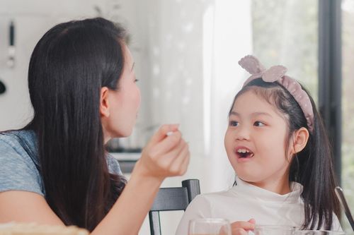 Bổ sung vitamin D cho trẻ: Những sai lầm 'kinh điển' của cha mẹ