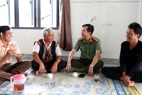 Trol Đeng - Vững như cây lớn trên rừng