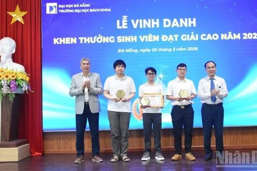 Đà Nẵng vinh danh, khen thưởng 170 sinh viên đoạt giải cao năm 2025 trong nghiên cứu khoa học