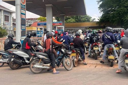 Lào triển khai loạt biện pháp hạ nhiệt giá xăng, dầu