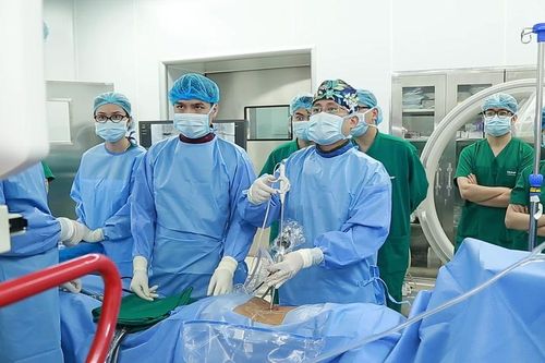 Hồi phục 'thần tốc' chỉ sau 3 giờ mổ thoát vị đĩa đệm