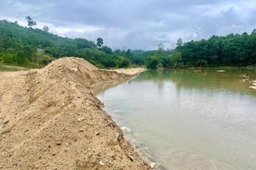 Chấn chỉnh tình trạng khai thác cát ở sông Nước Xa