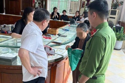 Kịp thời ngăn cụ bà bán vàng gửi cho kẻ lừa đảo