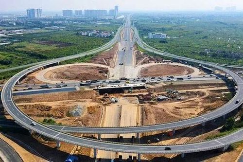 Nguy cơ chậm tiến độ dự án giao thông vì giá xăng dầu tăng mạnh