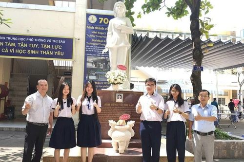 Giành giải Nhất môn Lịch sử nhờ 'tủ sách ba thế hệ'