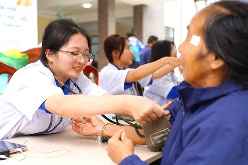 Sinh viên muốn trở thành bác sĩ phải qua kỳ kiểm tra năng lực hành nghề