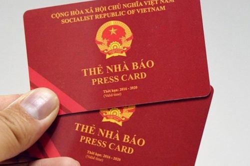 Người được xét cấp thẻ nhà báo lần đầu sẽ phải có giấy chứng nhận đã qua lớp bồi dưỡng nghiệp vụ báo chí, đạo đức nghề nghiệp