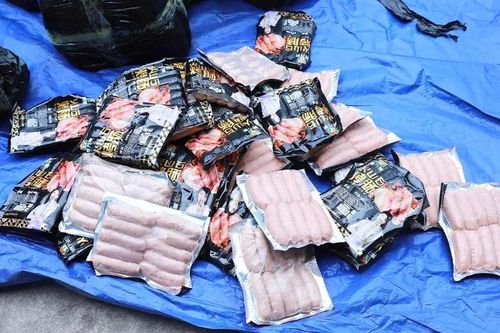 Tuyên Quang phát hiện hơn 2,3 tấn xúc xích không rõ nguồn gốc in chữ nước ngoài