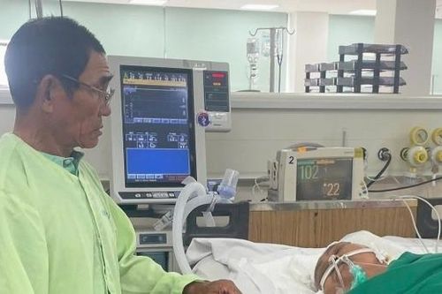Người phụ nữ bán vé số nguy kịch sau tai nạn, em trai già bất lực mong phép màu