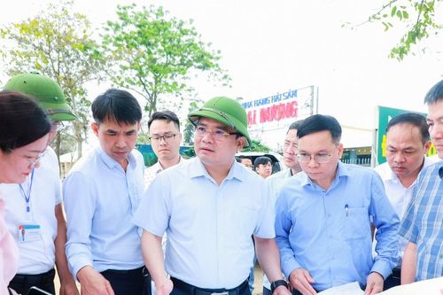Phó Chủ tịch UBND tỉnh Phùng Thành Vinh kiểm tra hiện trường, chuẩn bị khởi công Nhà máy Nhiệt điện LNG Quỳnh Lập
