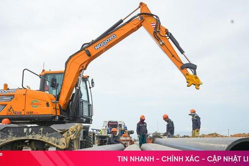 Công nhân tăng tốc, máy móc rộn ràng tại dự án VSIP