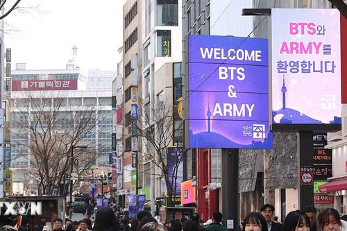 Sắc tím tràn ngập các con phố trung tâm Seoul trước buổi công diễn của BTS