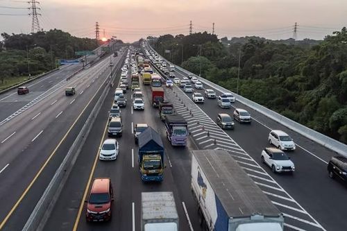 Indonesia và Malaysia đối phó với tình trạng ùn tắc giao thông nghiêm trọng dịp lễ