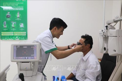 Thầy thuốc trẻ đưa y tế chất lượng cao đến gần đồng bào vùng khó khăn