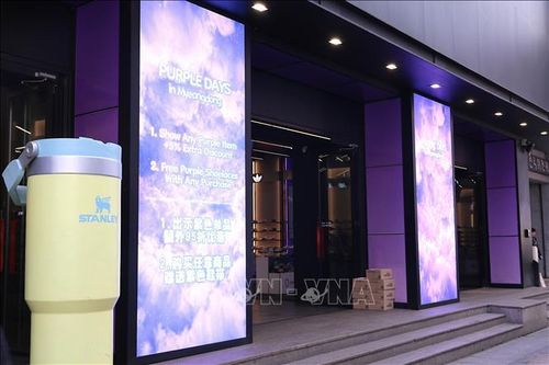 Sắc tím bao phủ trung tâm thủ đô Seoul trước buổi công diễn của BTS