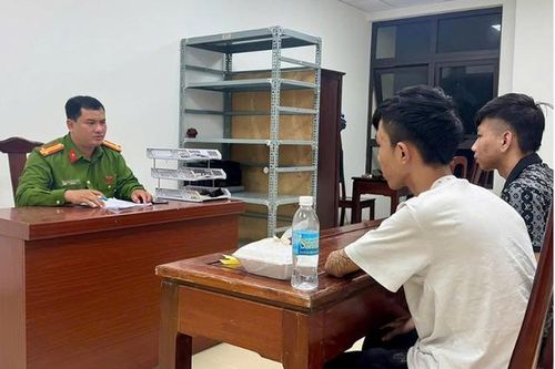 Trốn nã từ Campuchia trở về, 2 đối tượng chém người gây thương tích bị công an tóm gọn