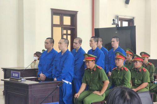 Con trai làm 'nội gián', dàn cảnh giả công an cướp gần 2,3 triệu USD của chính mẹ ruột