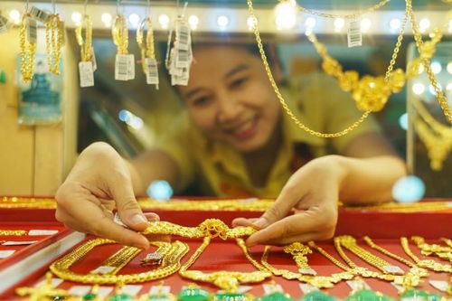 Vàng chưa dừng đà rơi, nhiều thương hiệu lùi về sát 170 triệu đồng/lượng
