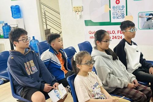Bảo vệ đôi mắt của trẻ trước tình trạng cận thị học đường